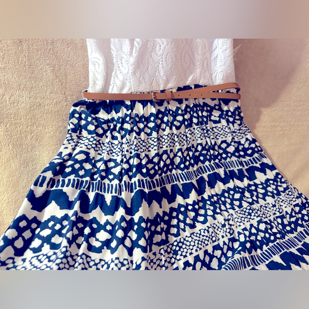 White/navy B. Darlin dress with tan belt. Size: 13/14